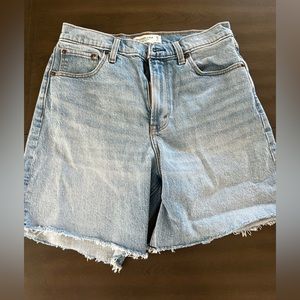 Abercrombie The Dad Short High Rise in Medium Wash